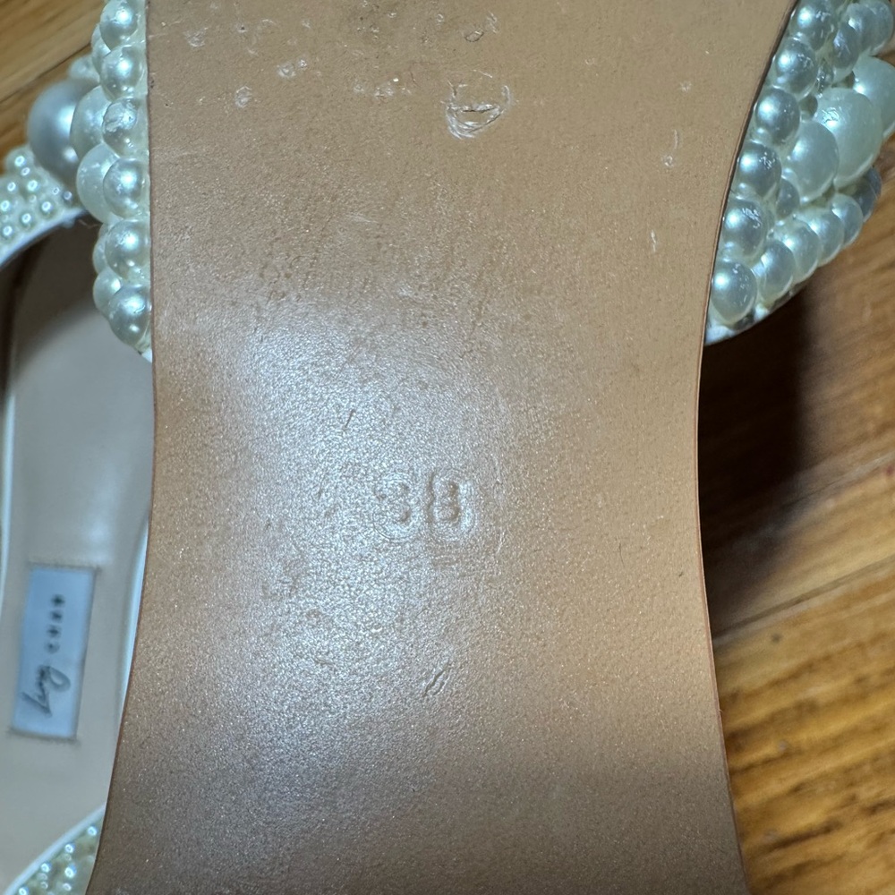 Elegant Pearl-Embellished Cream Flats - Picture 9 of 15